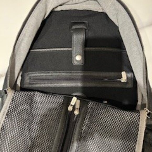 Roots 100% Leather Backpack - Picture 3 of 4